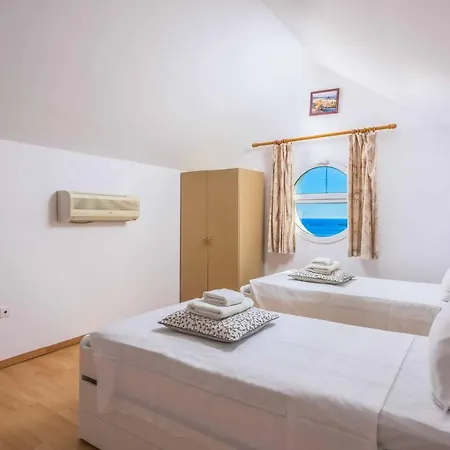 Aphrodite Lindos * Rhodes City